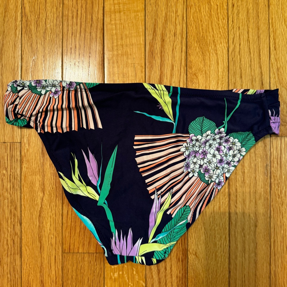 🌊TRINA TURK BIKINI!🌊 - Picture 4 of 8